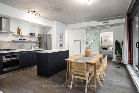 Photo 15 at 703 - 560 King Street W, Waterfront Communities C1, Toronto