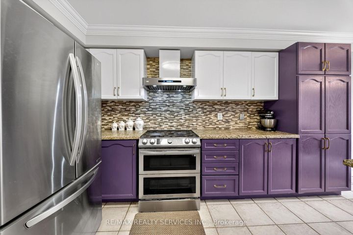 Photo 10 at 63 Irene Crescent, Fletcher's Meadow, Brampton