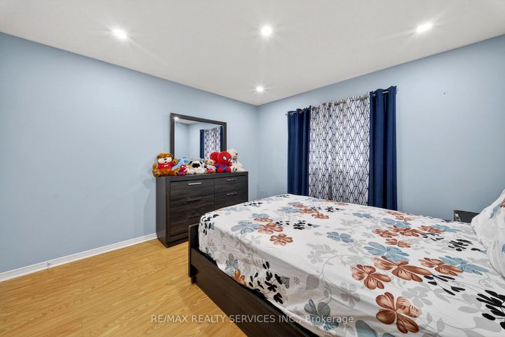 Photo 31 at 63 Irene Crescent, Fletcher's Meadow, Brampton