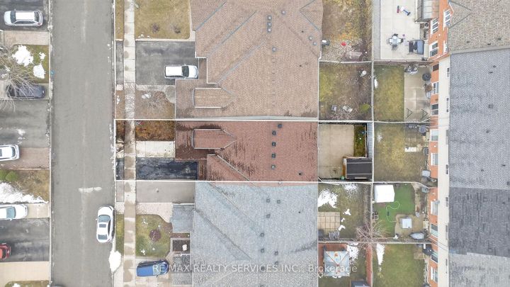 Photo 39 at 63 Irene Crescent, Fletcher's Meadow, Brampton