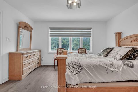 Photo 7 at 118 Blue Forest Crescent, Shore, Barrie