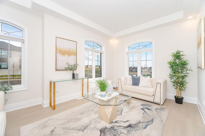 Photo 7 at 30 Ballantyne Boulevard, Vellore Village, Vaughan