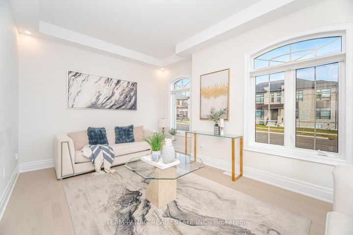 Photo 8 at 30 Ballantyne Boulevard, Vellore Village, Vaughan