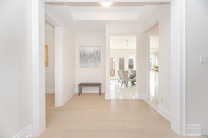 Photo 9 at 30 Ballantyne Boulevard, Vellore Village, Vaughan