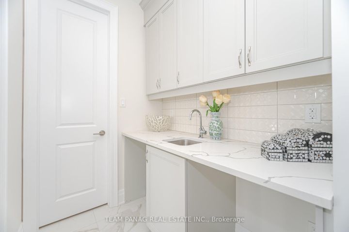 Photo 10 at 30 Ballantyne Boulevard, Vellore Village, Vaughan