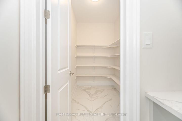 Photo 11 at 30 Ballantyne Boulevard, Vellore Village, Vaughan