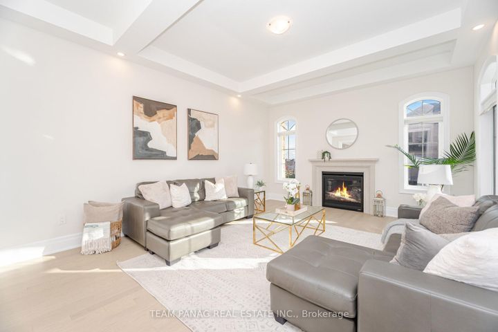 Photo 19 at 30 Ballantyne Boulevard, Vellore Village, Vaughan