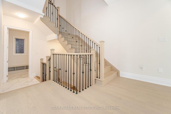 Photo 24 at 30 Ballantyne Boulevard, Vellore Village, Vaughan