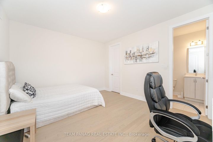 Photo 34 at 30 Ballantyne Boulevard, Vellore Village, Vaughan