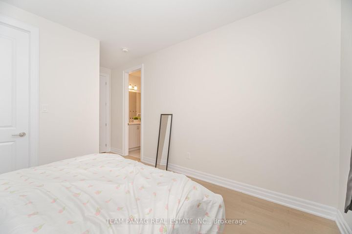 Photo 37 at 30 Ballantyne Boulevard, Vellore Village, Vaughan