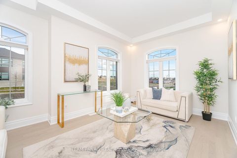 Photo 7 at 30 Ballantyne Boulevard, Vellore Village, Vaughan