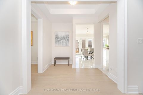 Photo 9 at 30 Ballantyne Boulevard, Vellore Village, Vaughan