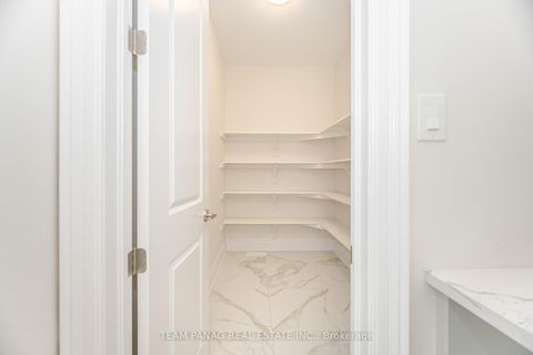 Photo 11 at 30 Ballantyne Boulevard, Vellore Village, Vaughan