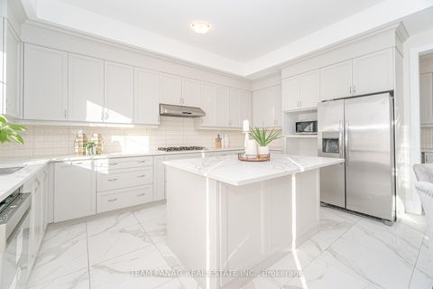 Photo 12 at 30 Ballantyne Boulevard, Vellore Village, Vaughan