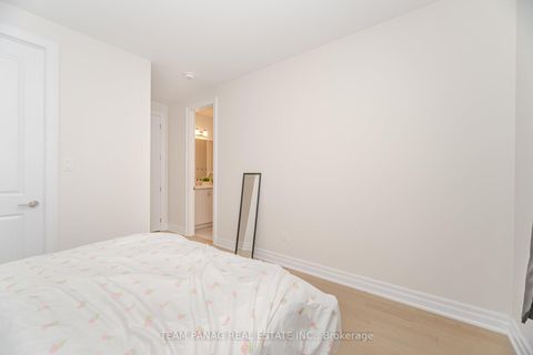 Photo 37 at 30 Ballantyne Boulevard, Vellore Village, Vaughan