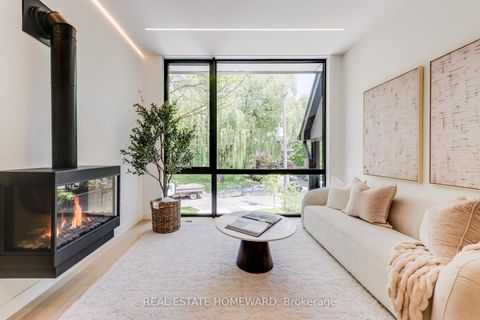 Photo 4 at 174 Kenilworth Avenue, The Beaches, Toronto