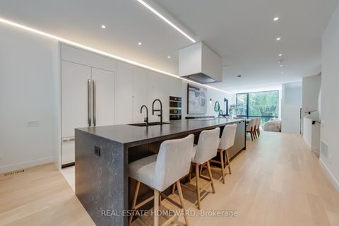 Photo 13 at 174 Kenilworth Avenue, The Beaches, Toronto