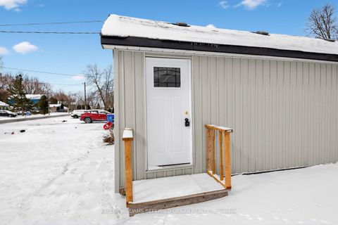 Photo 4 at 208 Bayview Avenue, Keswick South, Georgina