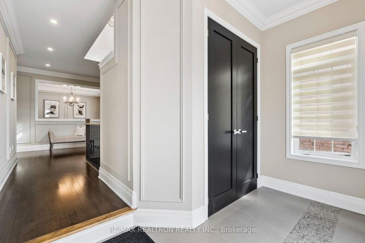 Photo 4 at 22 Wolf Creek Crescent, Patterson, Vaughan