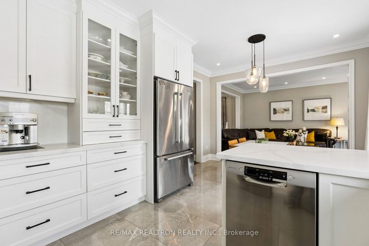 Photo 8 at 22 Wolf Creek Crescent, Patterson, Vaughan