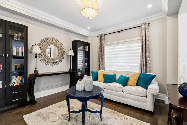 Photo 14 at 22 Wolf Creek Crescent, Patterson, Vaughan