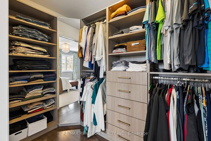 Photo 22 at 22 Wolf Creek Crescent, Patterson, Vaughan