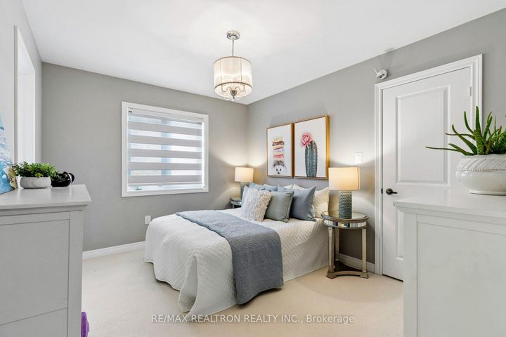 Photo 24 at 22 Wolf Creek Crescent, Patterson, Vaughan