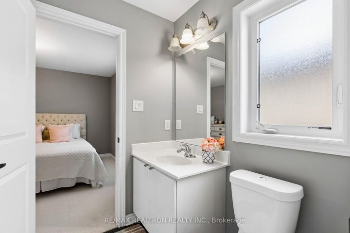 Photo 25 at 22 Wolf Creek Crescent, Patterson, Vaughan