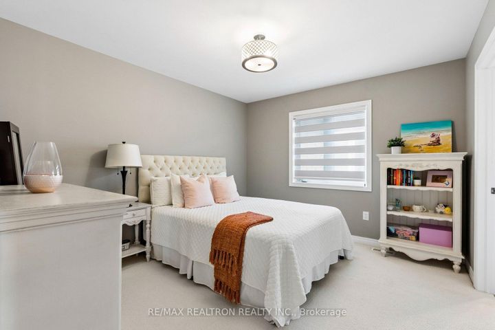 Photo 26 at 22 Wolf Creek Crescent, Patterson, Vaughan