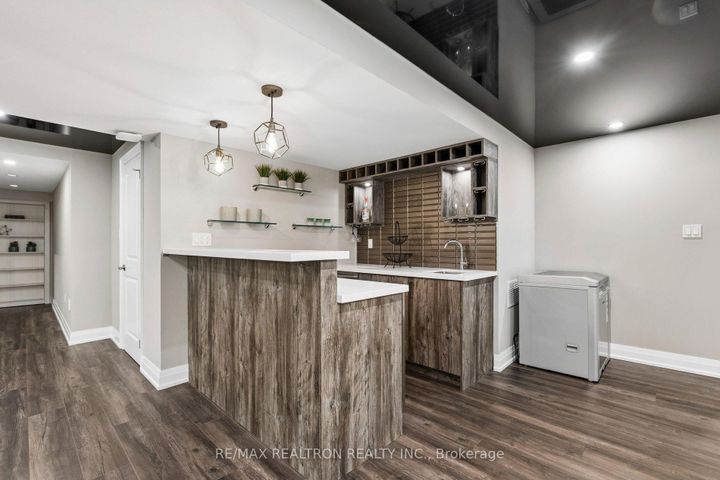 Photo 32 at 22 Wolf Creek Crescent, Patterson, Vaughan