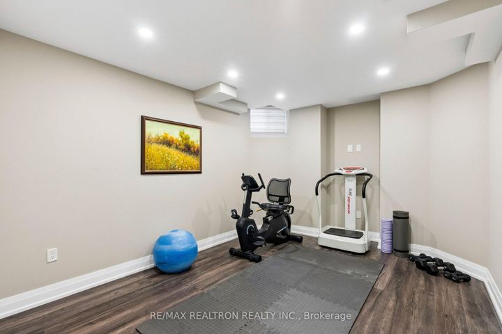 Photo 34 at 22 Wolf Creek Crescent, Patterson, Vaughan