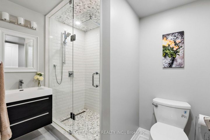 Photo 35 at 22 Wolf Creek Crescent, Patterson, Vaughan