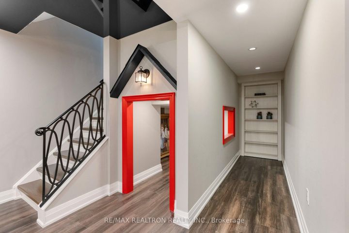 Photo 37 at 22 Wolf Creek Crescent, Patterson, Vaughan