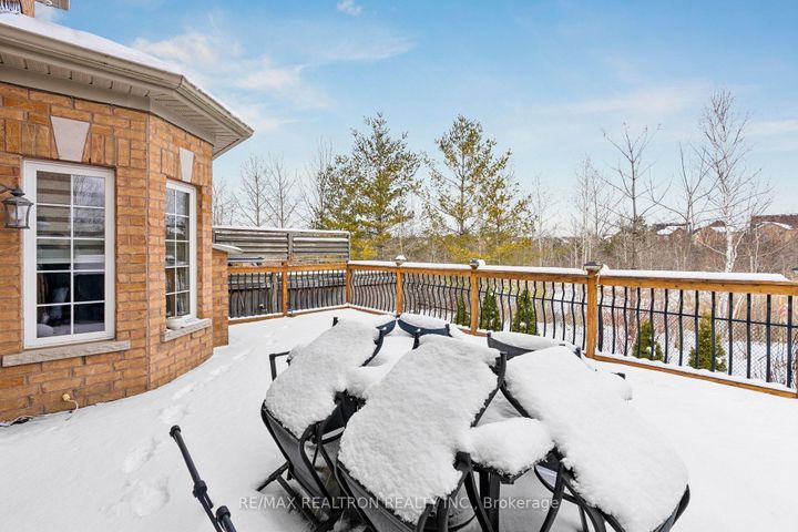 Photo 39 at 22 Wolf Creek Crescent, Patterson, Vaughan