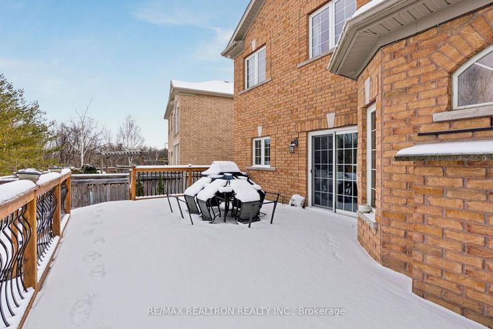 Photo 40 at 22 Wolf Creek Crescent, Patterson, Vaughan