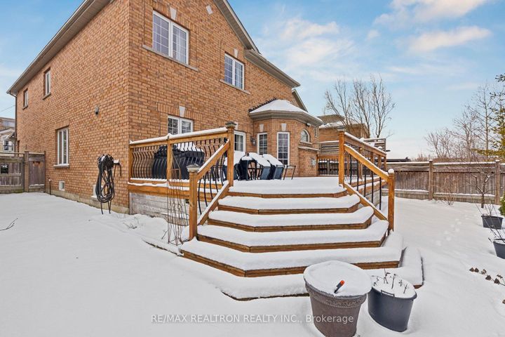 Photo 41 at 22 Wolf Creek Crescent, Patterson, Vaughan