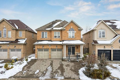 Photo 2 at 22 Wolf Creek Crescent, Patterson, Vaughan