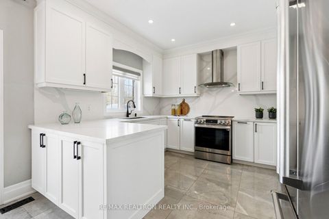 Photo 9 at 22 Wolf Creek Crescent, Patterson, Vaughan