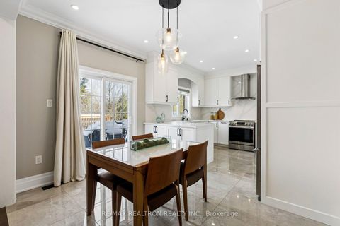 Photo 12 at 22 Wolf Creek Crescent, Patterson, Vaughan