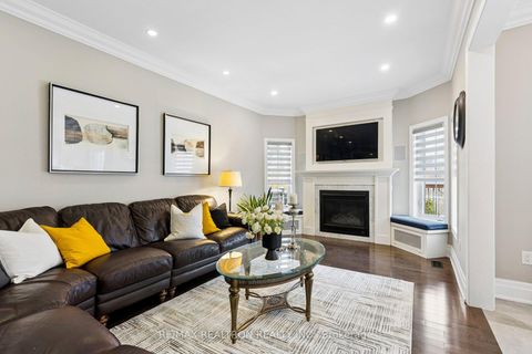 Photo 13 at 22 Wolf Creek Crescent, Patterson, Vaughan