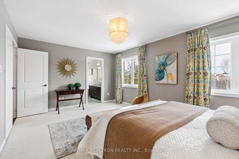 Photo 21 at 22 Wolf Creek Crescent, Patterson, Vaughan