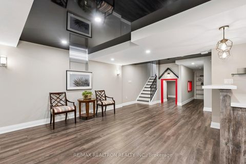 Photo 36 at 22 Wolf Creek Crescent, Patterson, Vaughan