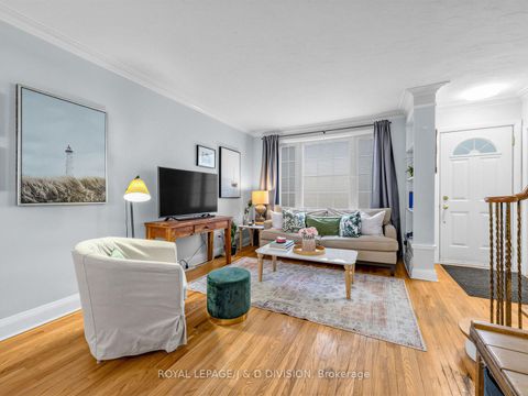 Photo 2 at 92 Tower Drive, Maryvale, Toronto