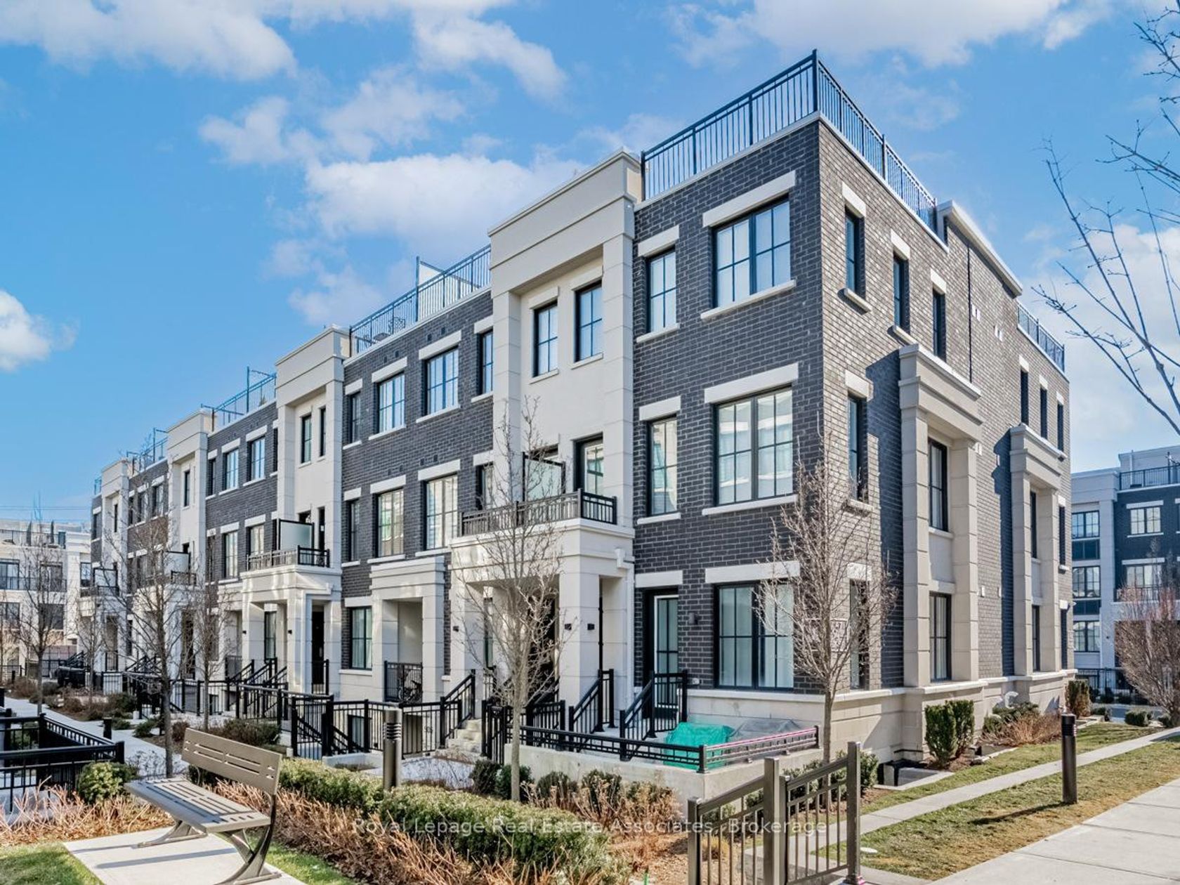 511 - 657 Cricklewood Drive, Mineola, Mississauga 