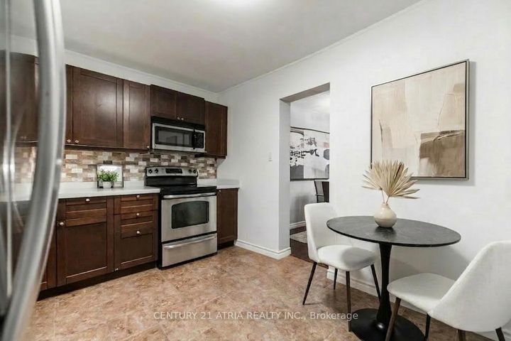Photo 2 at 41 - 2825 Gananoque Drive, Meadowvale, Mississauga