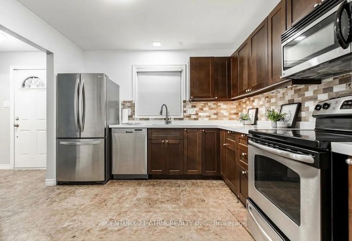 Photo 3 at 41 - 2825 Gananoque Drive, Meadowvale, Mississauga