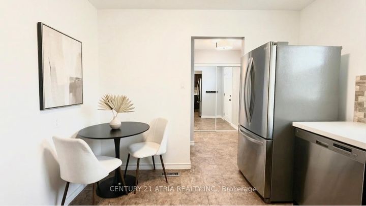 Photo 4 at 41 - 2825 Gananoque Drive, Meadowvale, Mississauga