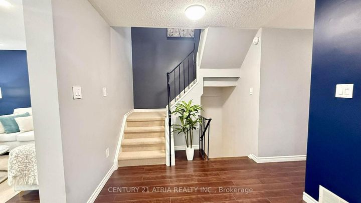 Photo 5 at 41 - 2825 Gananoque Drive, Meadowvale, Mississauga