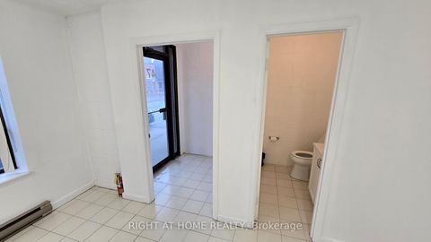 Photo 4 at 47 - 101 Freshway Drive, Concord, Vaughan
