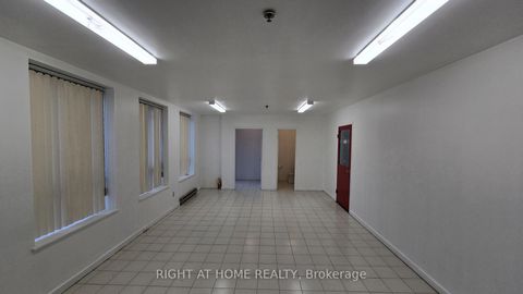 Photo 6 at 47 - 101 Freshway Drive, Concord, Vaughan